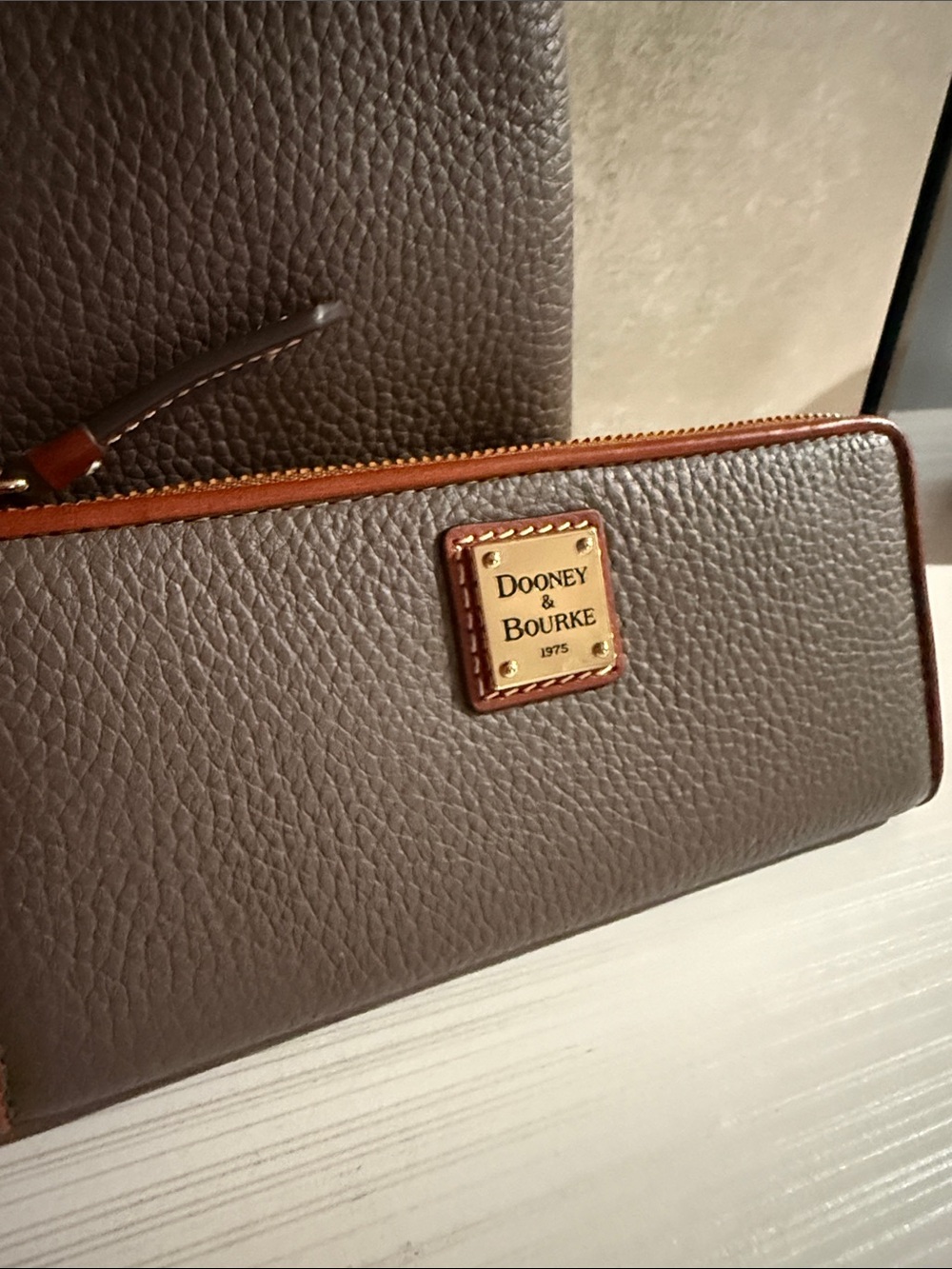 Dooney & Bourke Pebble Grain Crossbody Bag with matching wallet - Picture 4 of 10